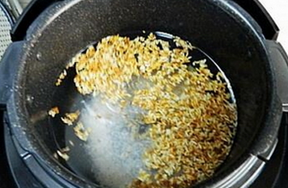 果蔬百科清肠小米粥的做法