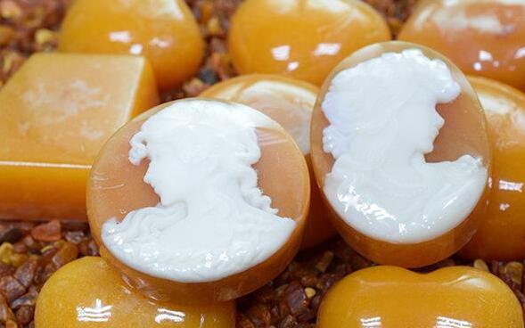 琥珀精油的功效与作</div>
<div class=