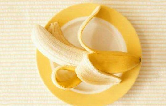香蕉皮煮水泡脚的功效与作用 香蕉皮的作用