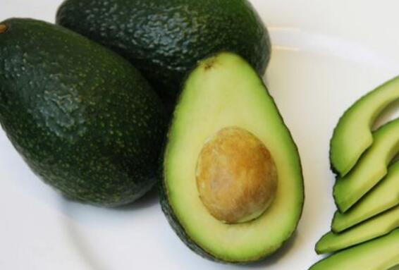 牛油果切开太生怎么办