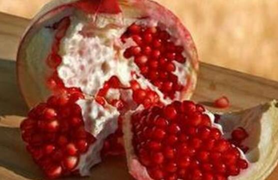 石榴皮煮水洗澡有什么好处