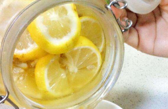 喝柠檬蜂蜜水的好处和坏处