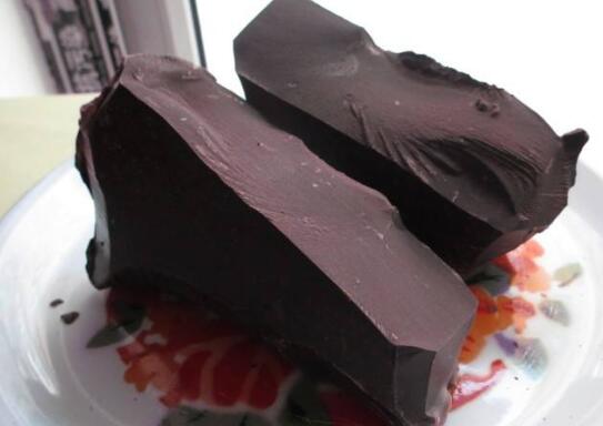 吃黑巧克力的好处 吃黑巧克力的危害