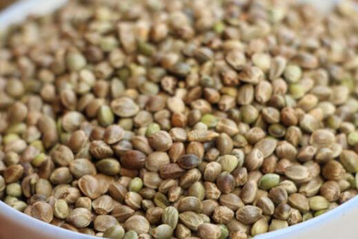 火麻仁泡水喝的功效与作用