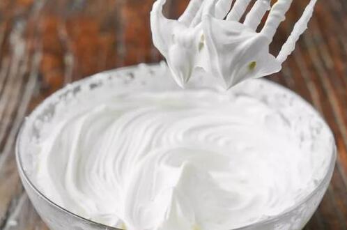 纯牛奶打发奶油的方法